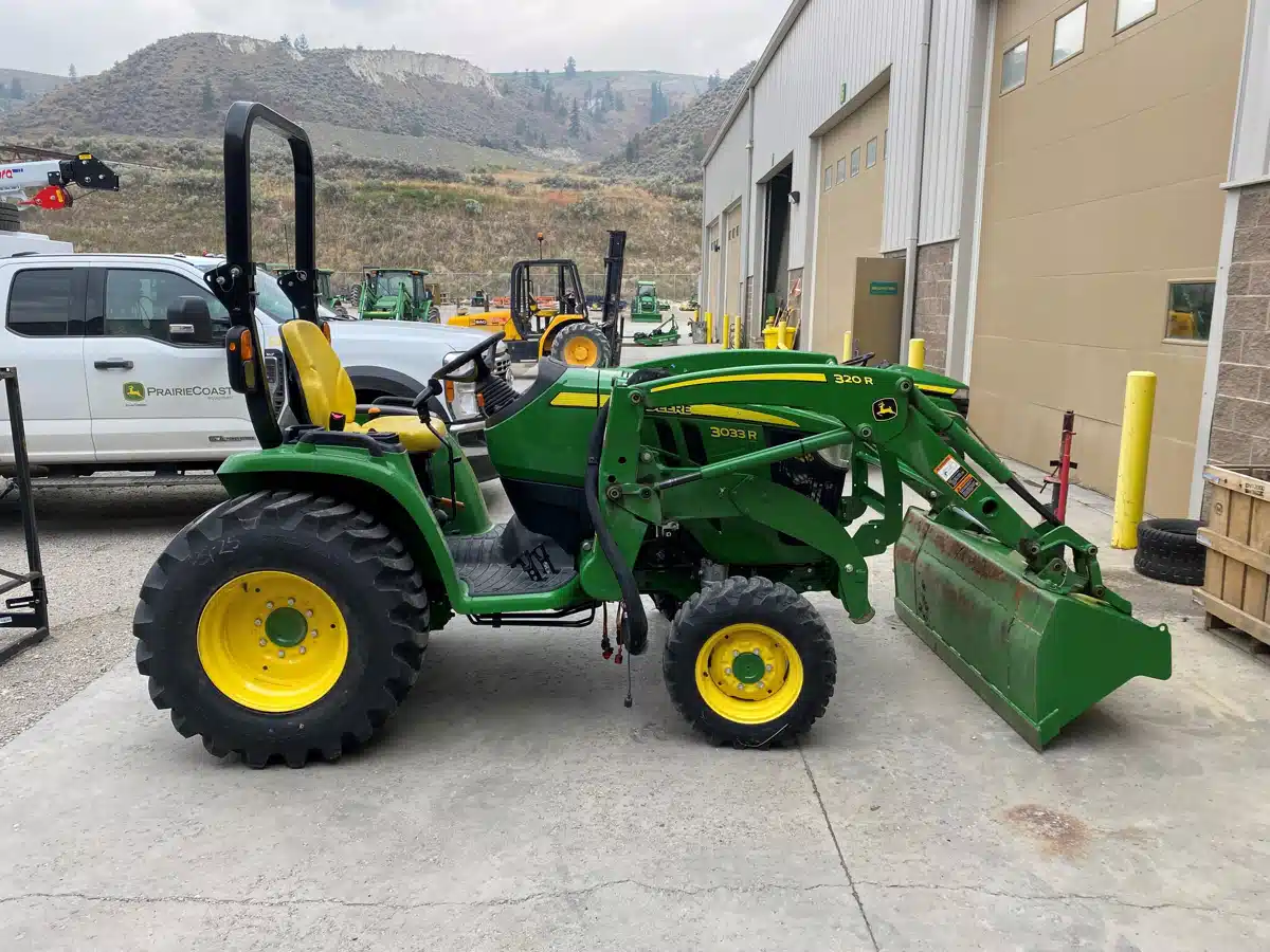 Gallery image 2 for 2023 John Deere 3033R Tractor
