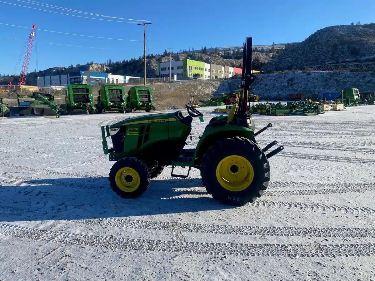 Gallery image 2 for Used 2023 John Deere 3025E Tractor