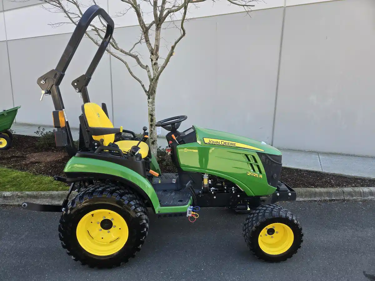 Gallery image 1 for Used 2023 John Deere 2025R Tractor