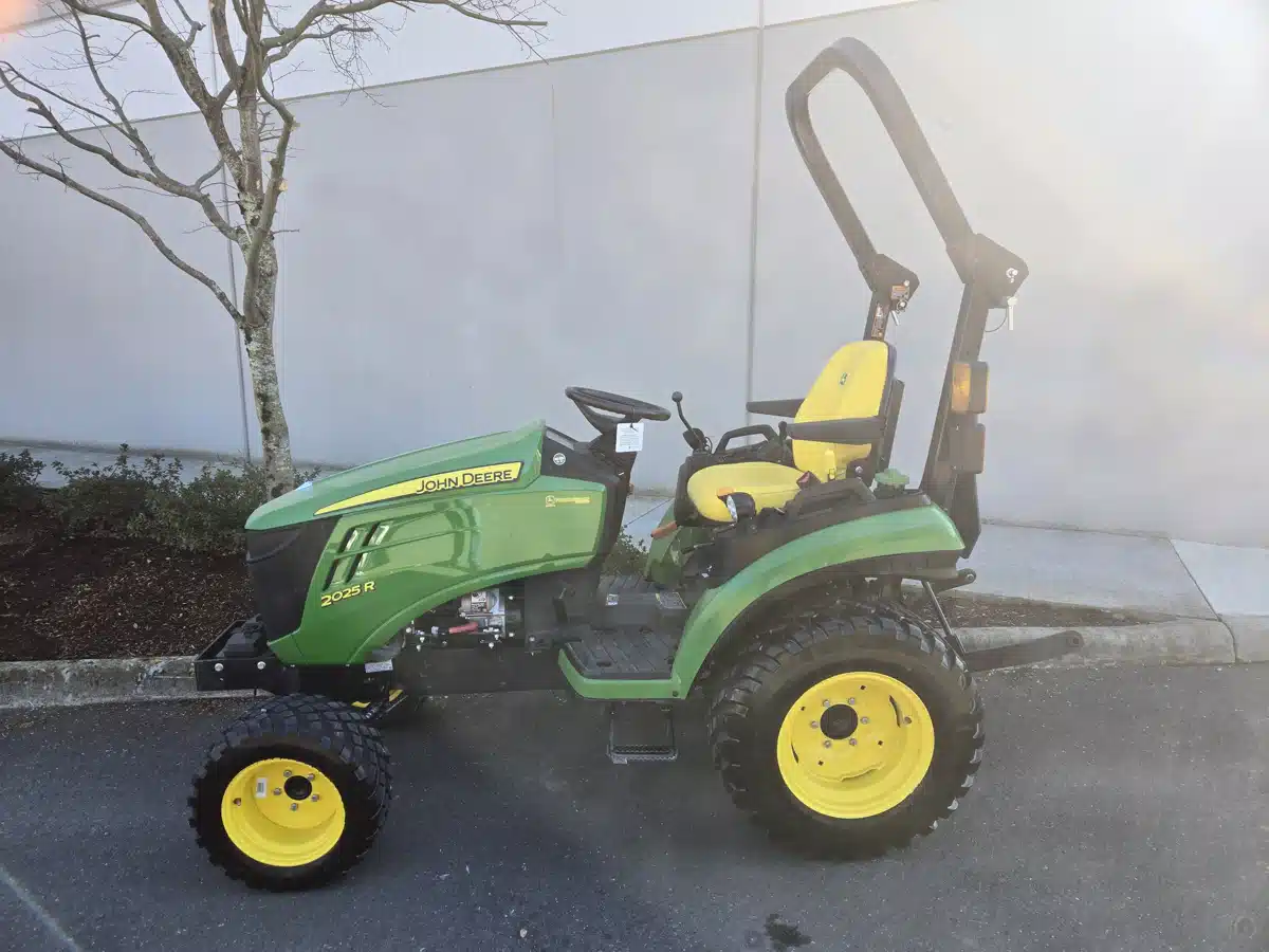 Gallery image 2 for Used 2023 John Deere 2025R Tractor