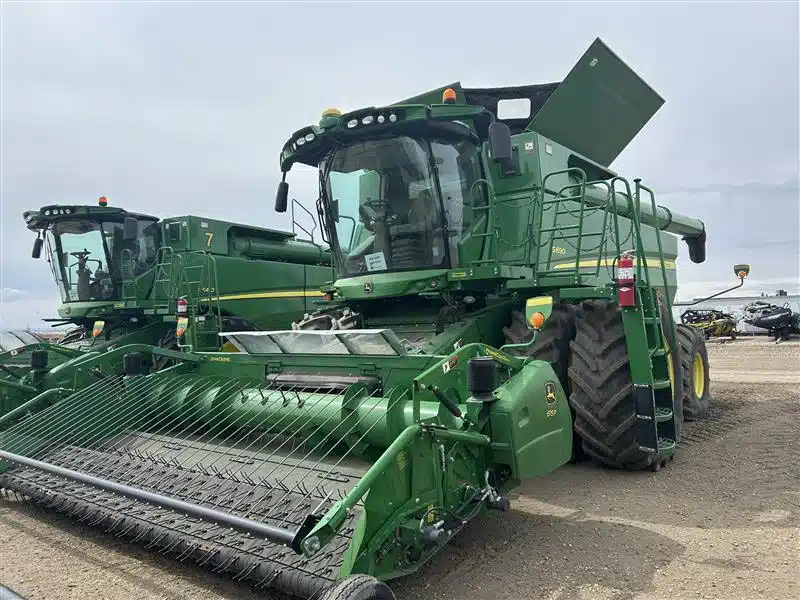 Gallery image 1 for Used 2016 John Deere S690 Combine