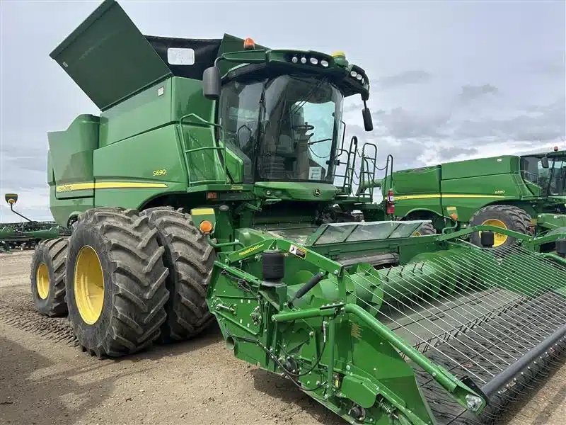Gallery image 2 for Used 2016 John Deere S690 Combine