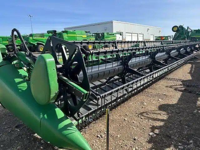 Gallery image 1 for Used 2011 John Deere 635D Header - Draper