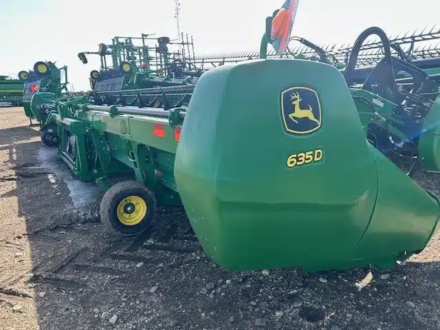 Gallery image 2 for Used 2011 John Deere 635D Header - Draper
