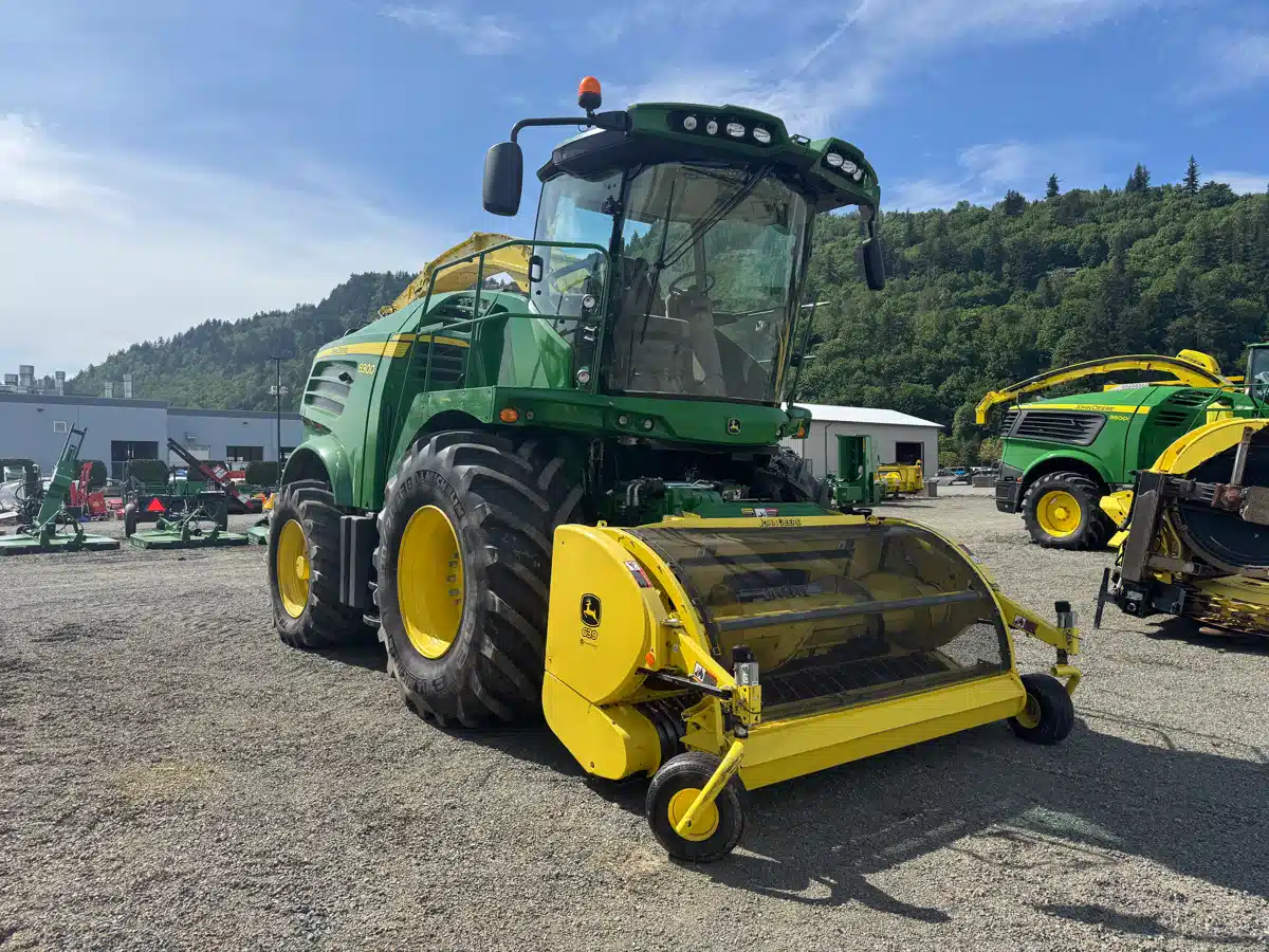 Gallery image 1 for Used 2016 John Deere 8300 Forage Harvester