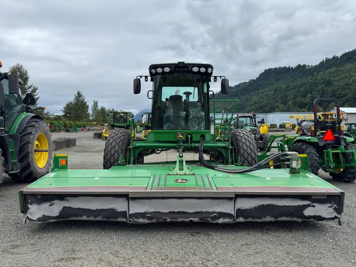 Gallery image 2 for Used 2010 John Deere R450 Windrower