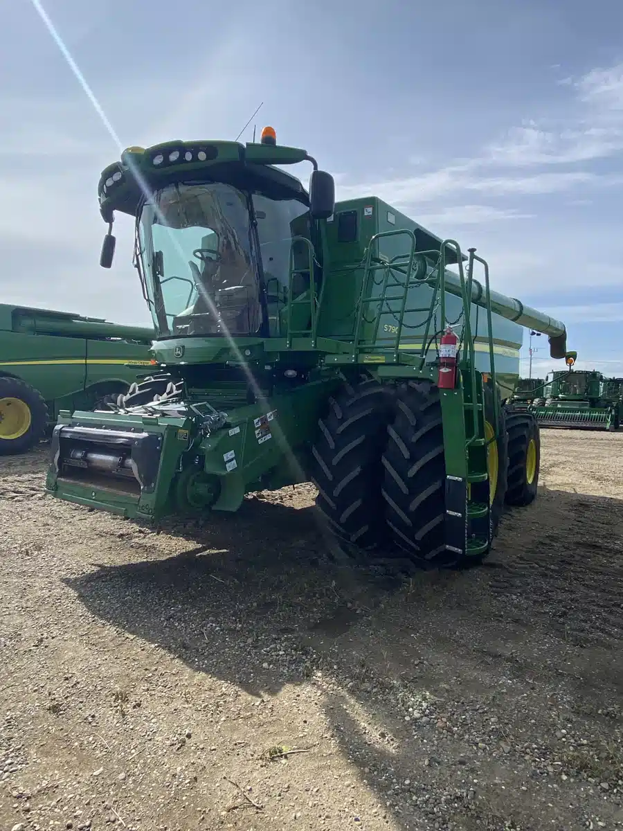 Gallery image 2 for Used 2018 John Deere S790 Combine