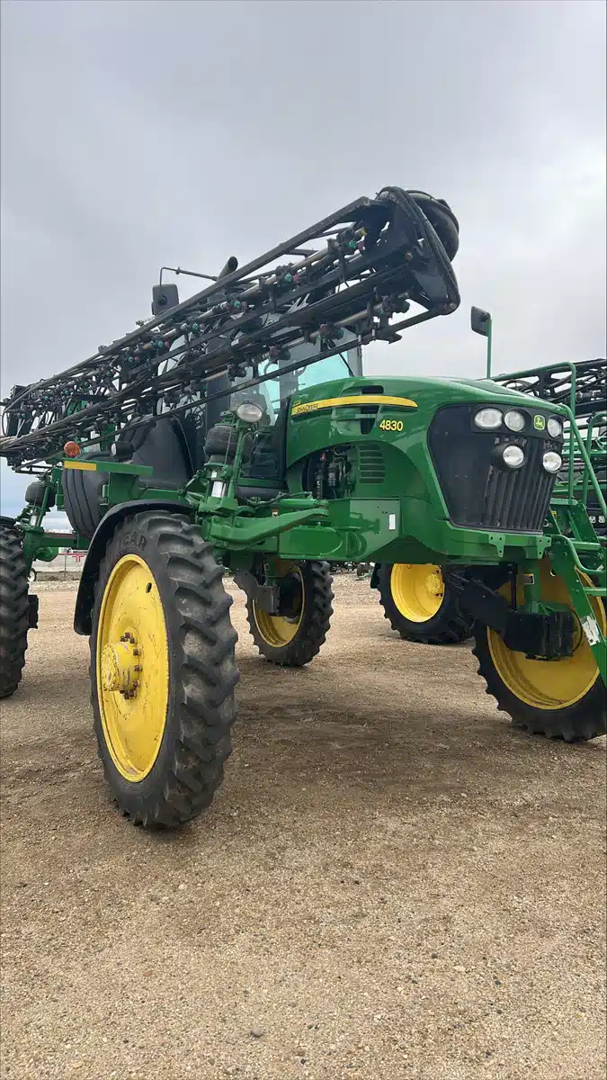 Gallery image 1 for Used 2013 John Deere 4830 Sprayer - Self Propelled