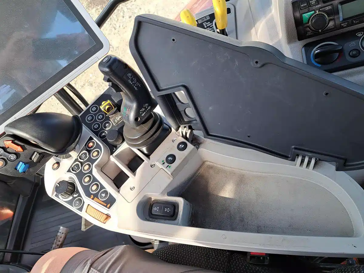 Gallery image 2 for Used 2018 Kubota M7-151 Tractor