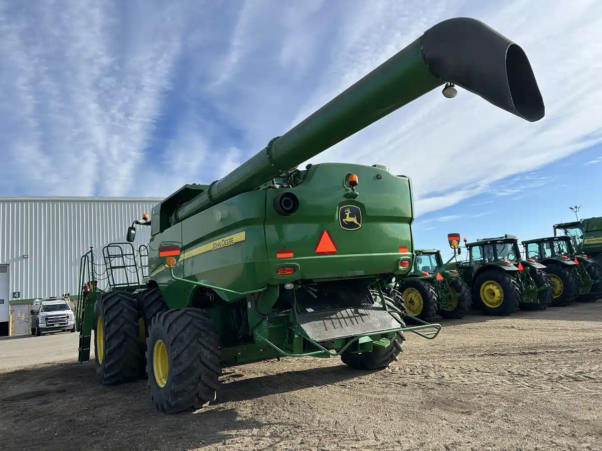 Gallery image 2 for Used 2015 John Deere S680 Combine
