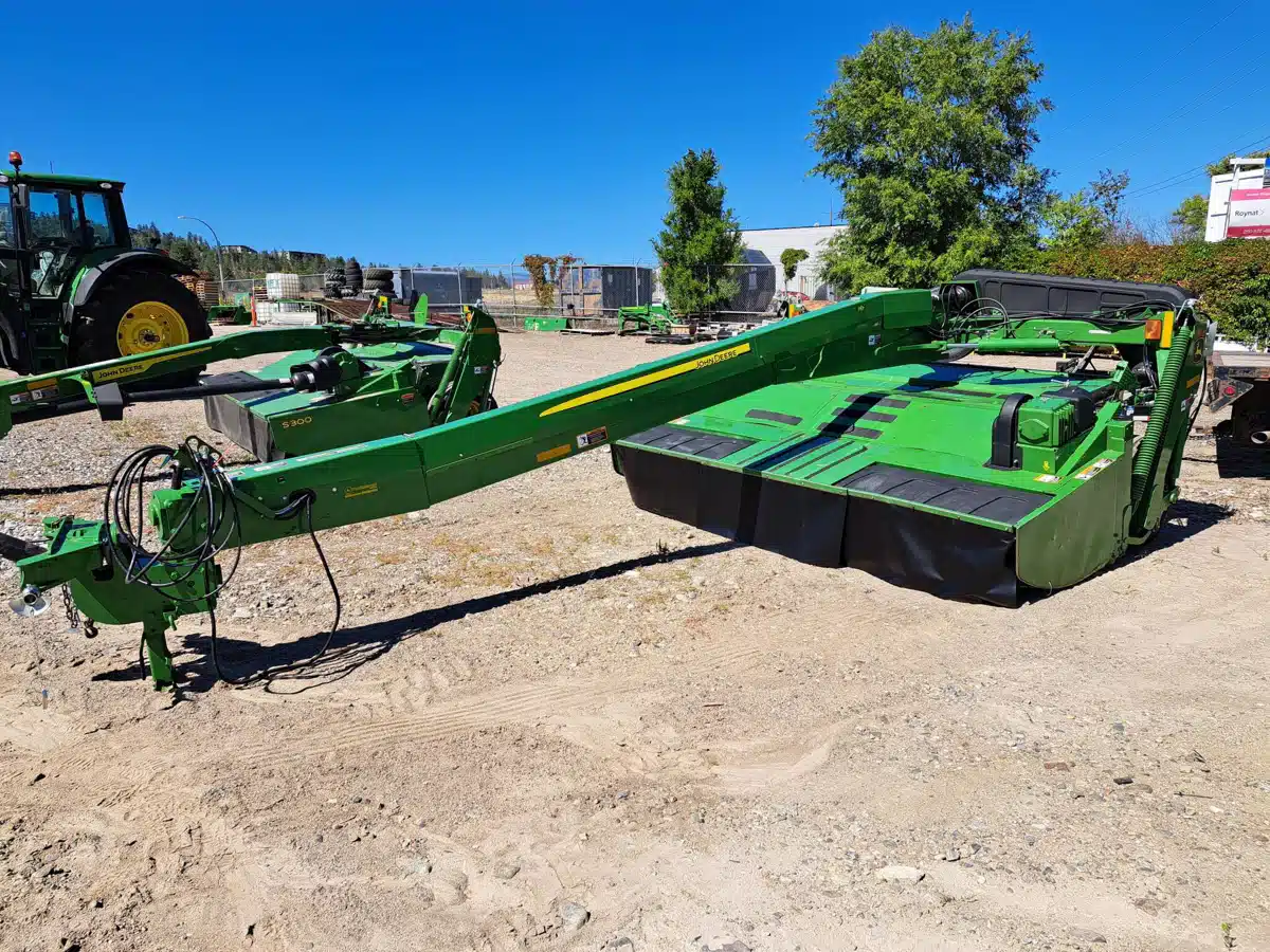 Gallery image 2 for Used 2019 John Deere 835 Disc Mower Conditioner