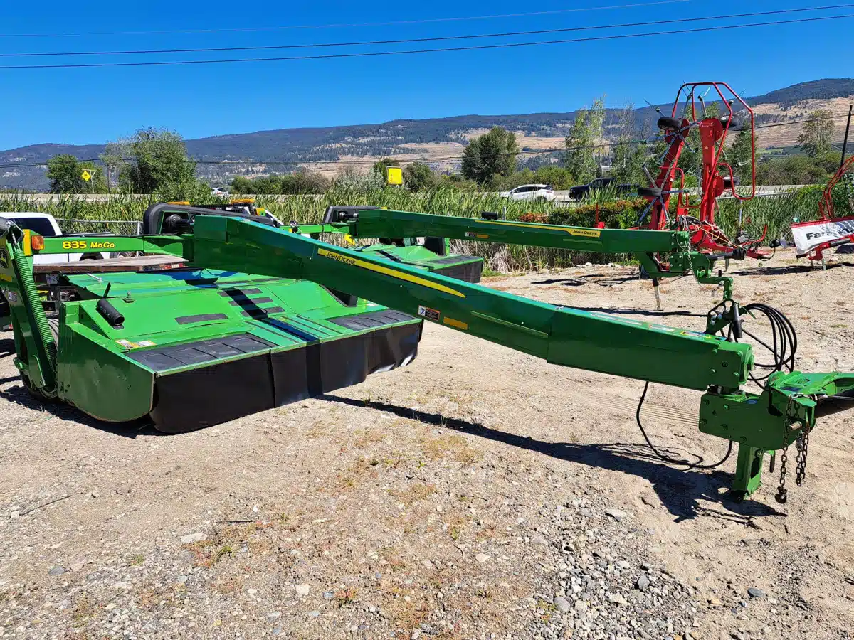 Gallery image 1 for Used 2019 John Deere 835 Disc Mower Conditioner