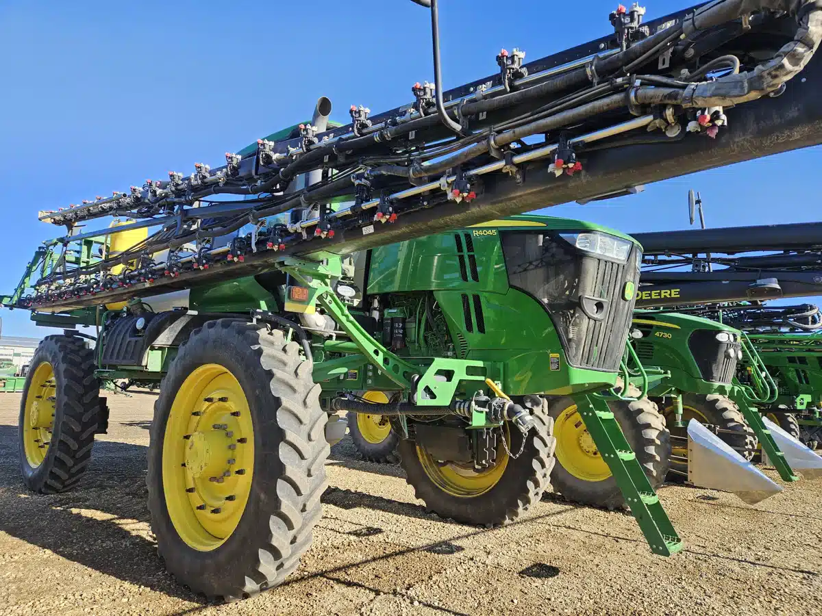 Gallery image 1 for 2018 John Deere R4045 Sprayer - Self Propelled