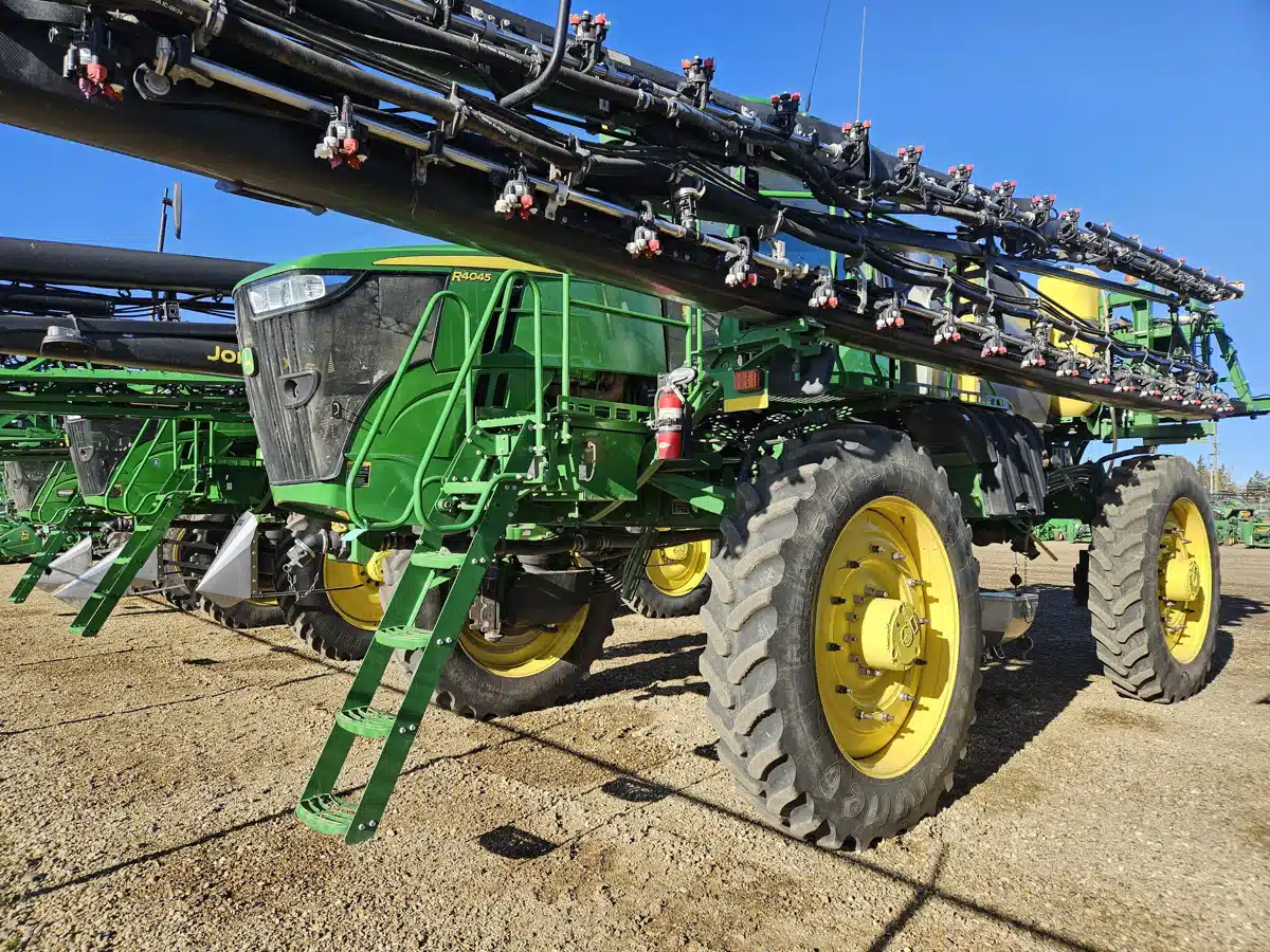 Gallery image 2 for 2018 John Deere R4045 Sprayer - Self Propelled