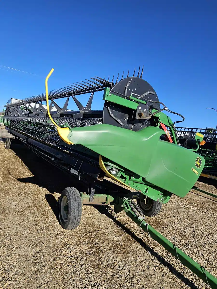 Gallery image 2 for Used 2018 John Deere 640FD Header - Draper