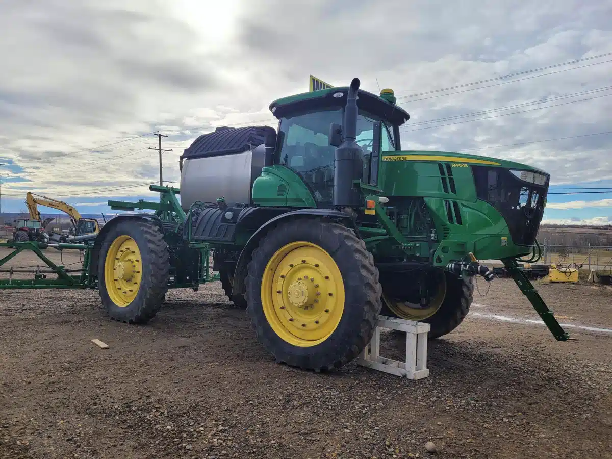 Gallery image 1 for 2016 John Deere R4045 Sprayer - Self Propelled