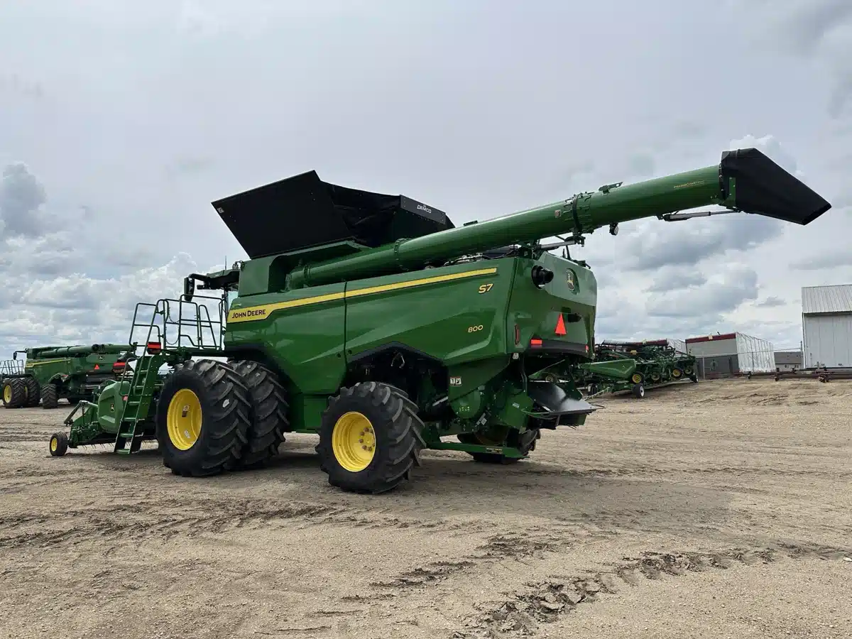 Gallery image 2 for 2025 John Deere S7 800 Combine