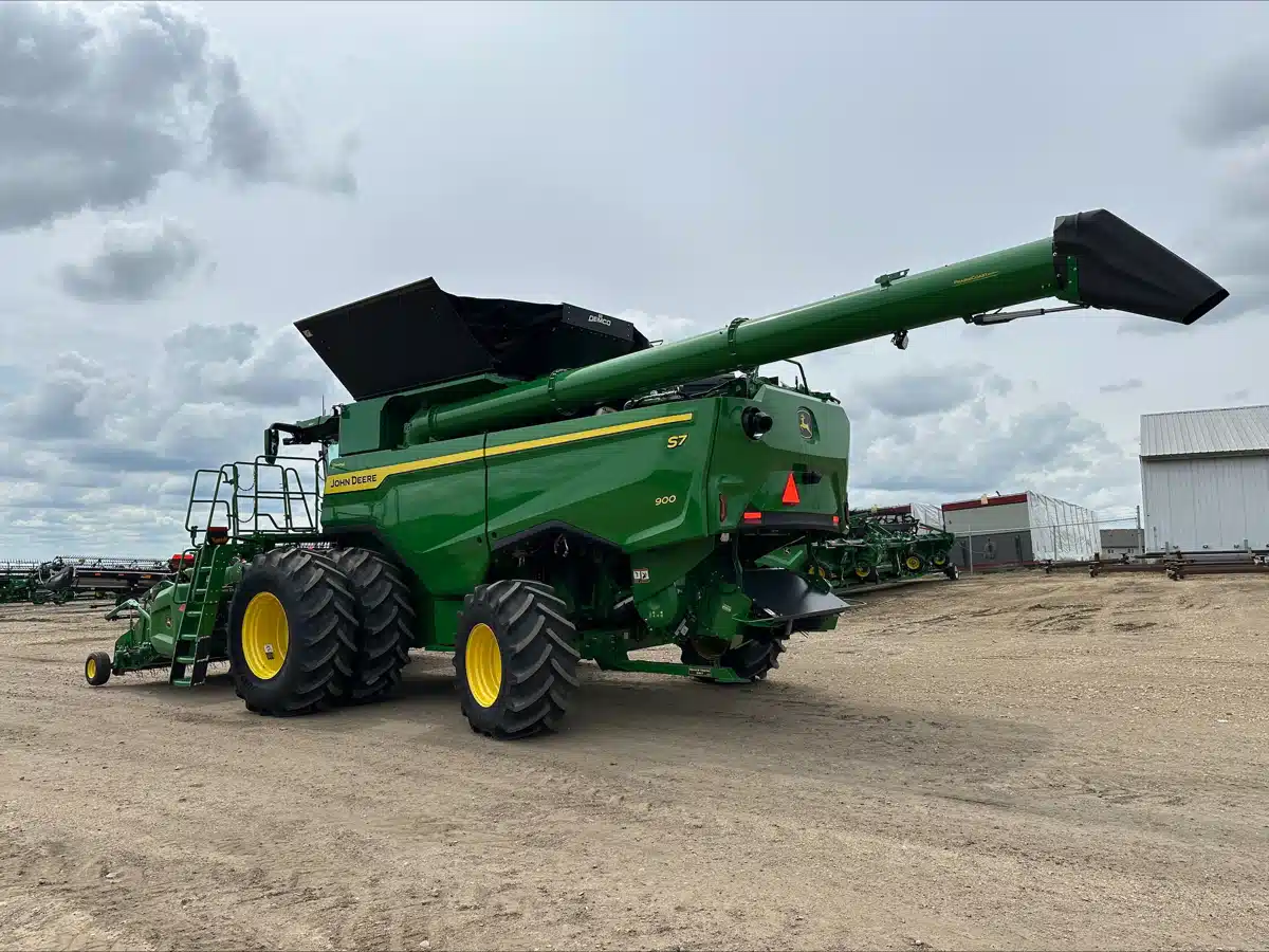 Gallery image 2 for 2025 John Deere S7 900 Combine