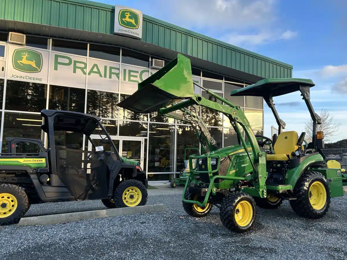 Gallery image 2 for Used 2021 John Deere 2025R Tractor