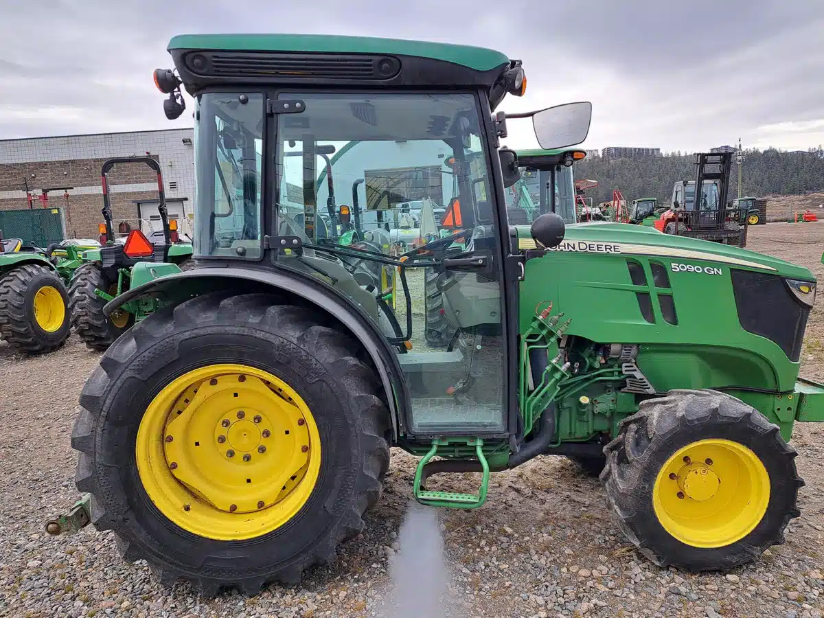 Gallery image 2 for 2018 John Deere 5090GN Tractor