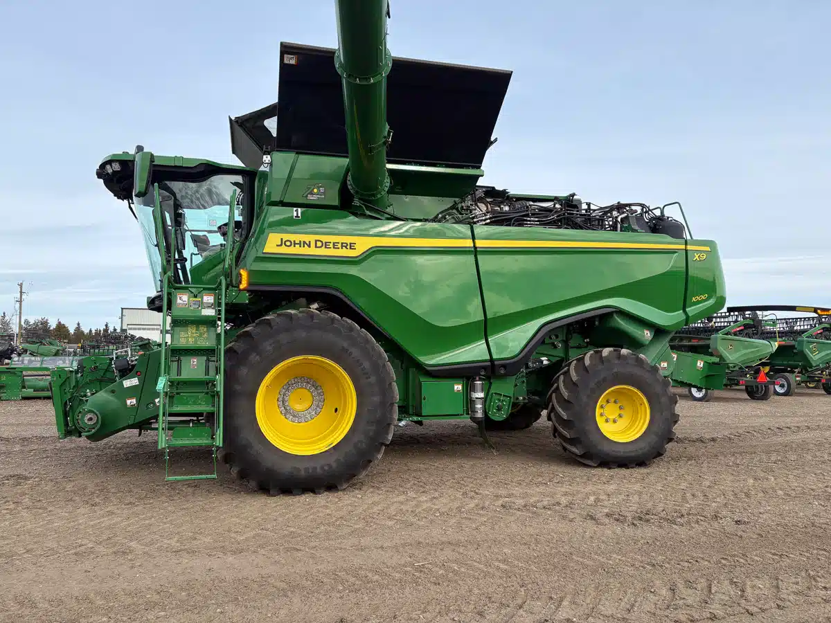 Gallery image 1 for 2022 John Deere X9 1000 Combine