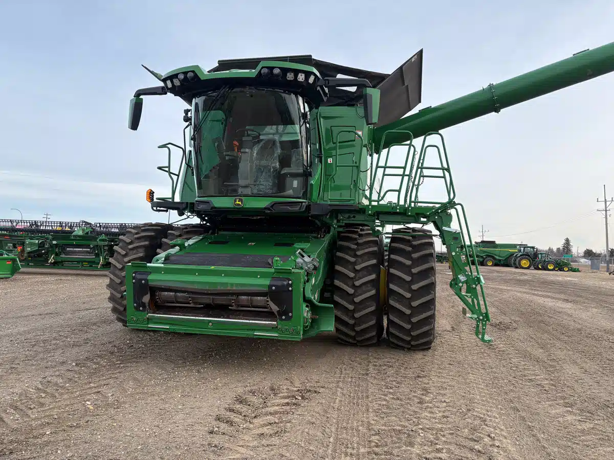 Gallery image 2 for 2022 John Deere X9 1000 Combine