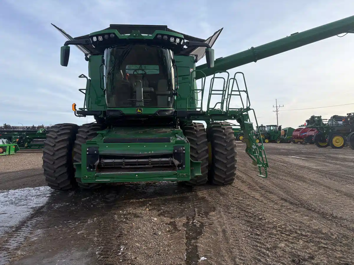 Gallery image 2 for 2022 John Deere X9 1000 Combine