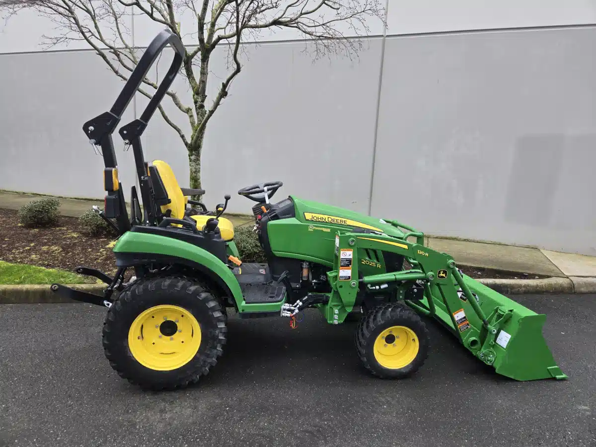 Gallery image 2 for 2023 John Deere 2025R Tractor