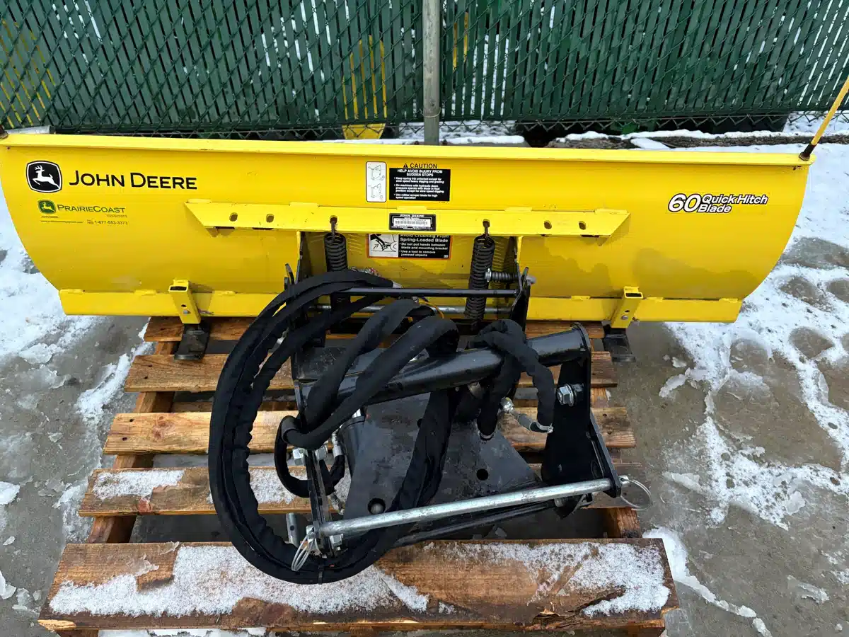 Gallery image 2 for 2021 John Deere 2025R Tractor