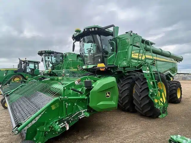 Gallery image 1 for 2024 John Deere X9 1100 Combine