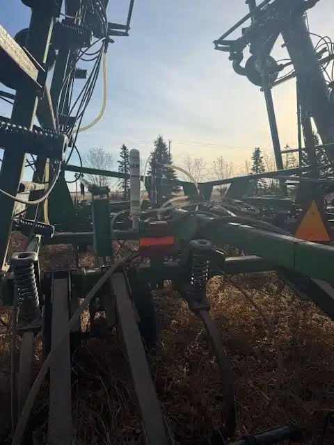 2002 John Deere 2400 Chisel Plow