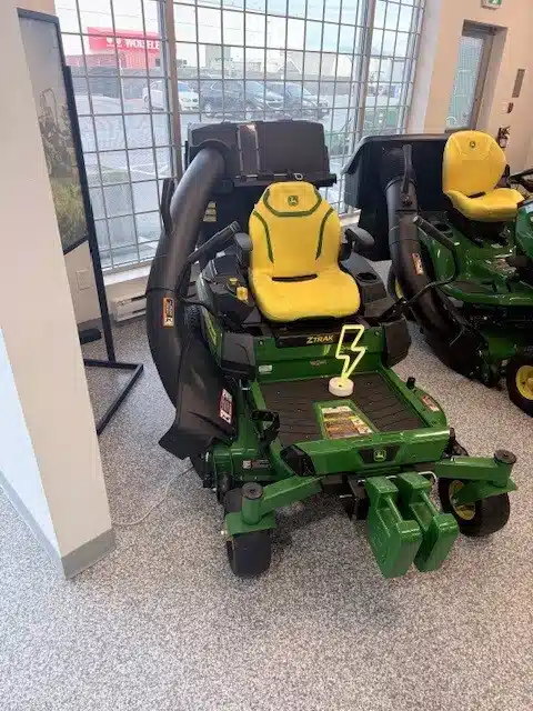 Gallery image 2 for 2024 John Deere Z370R ELECTRIC Mower - Zero Turn