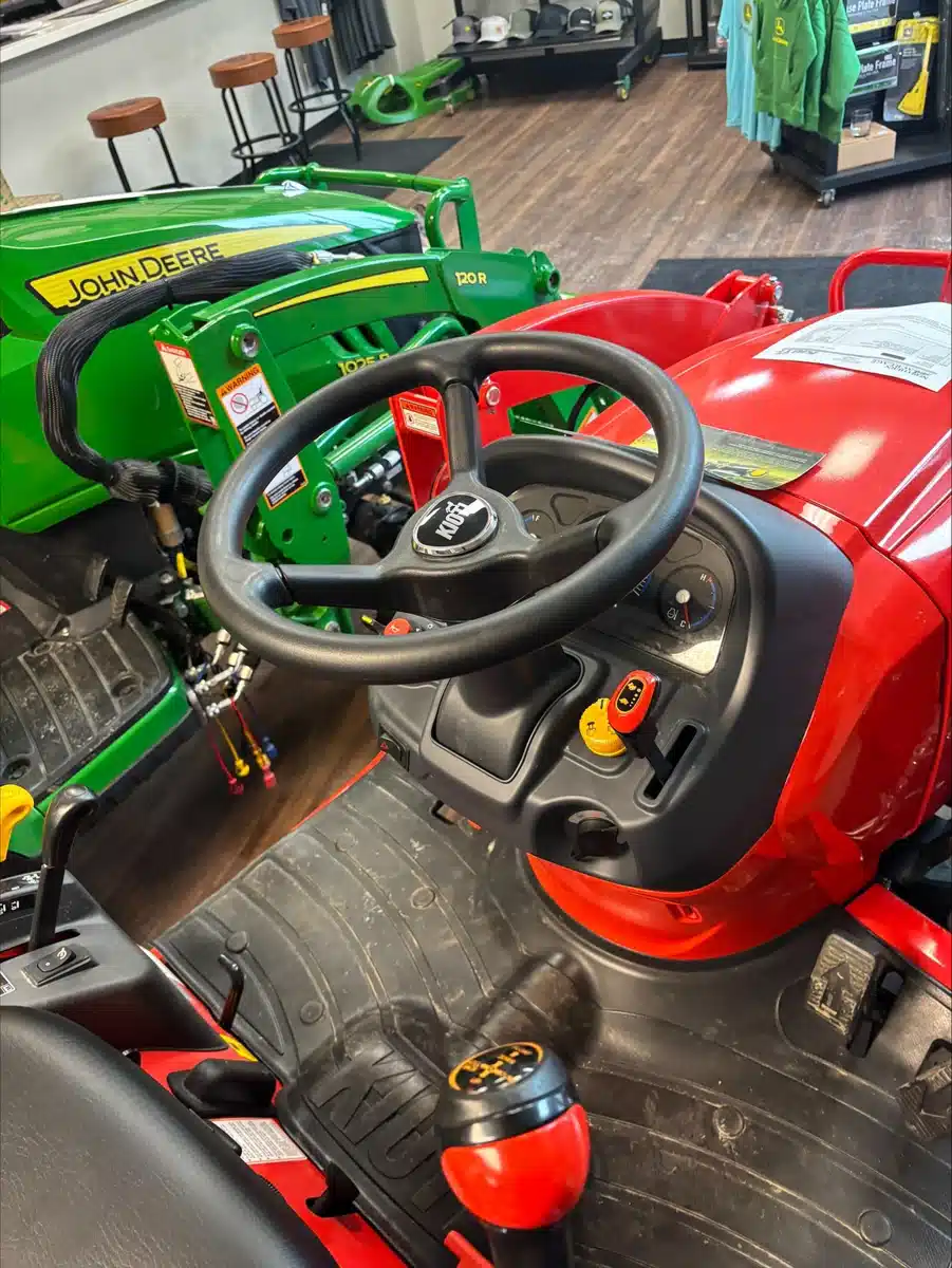 Photo de la Galerie 2 pour 2025 Kioti CS2220 Tracteur