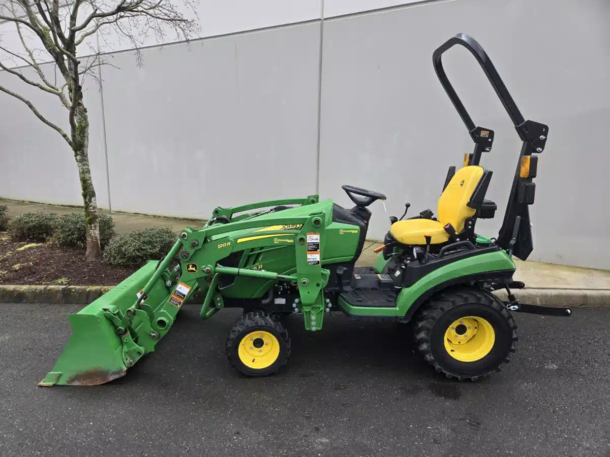 Gallery image 1 for 2024 John Deere 1025R Tractor