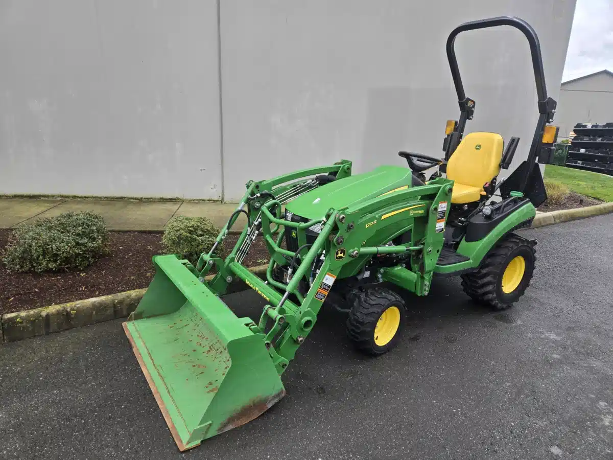 Gallery image 2 for 2024 John Deere 1025R Tractor