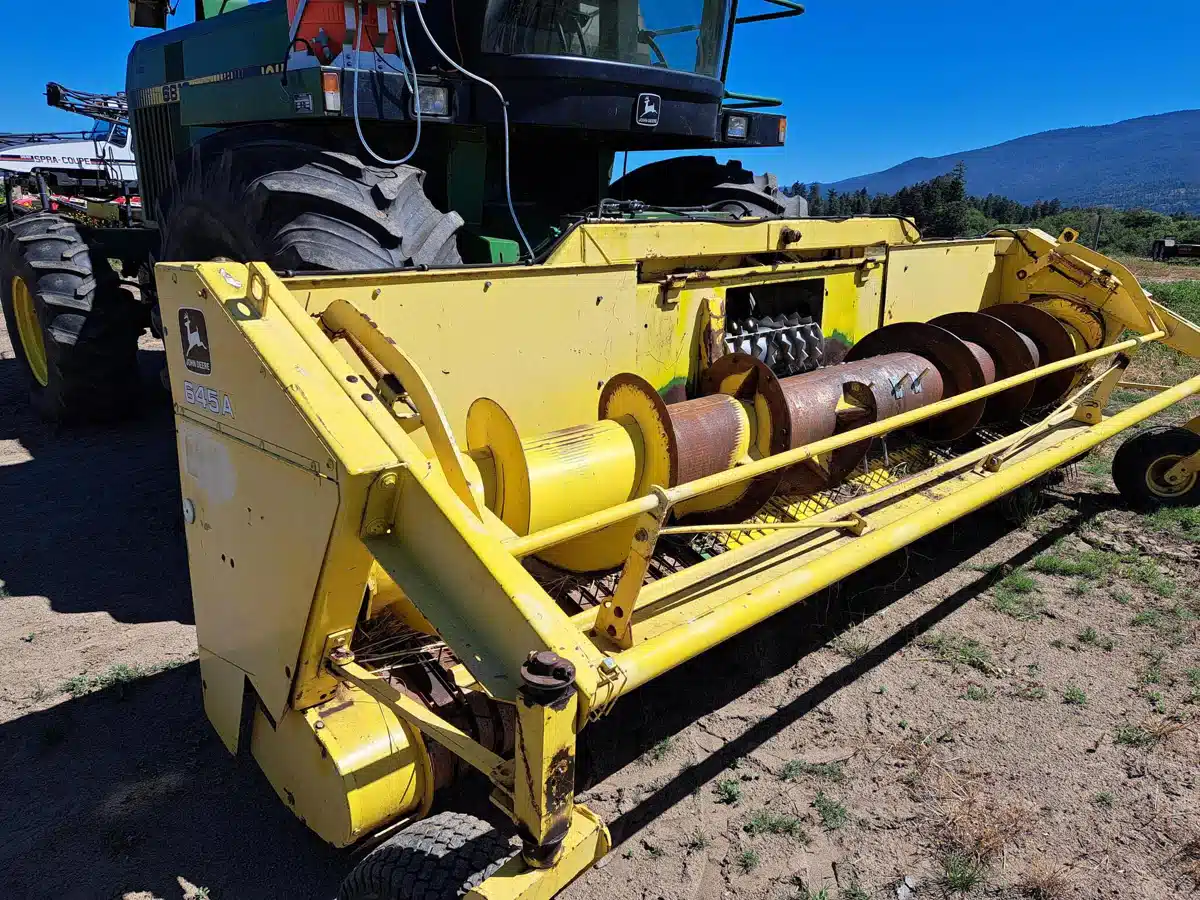 Gallery image 2 for 1993 John Deere 6810 Forage Harvester