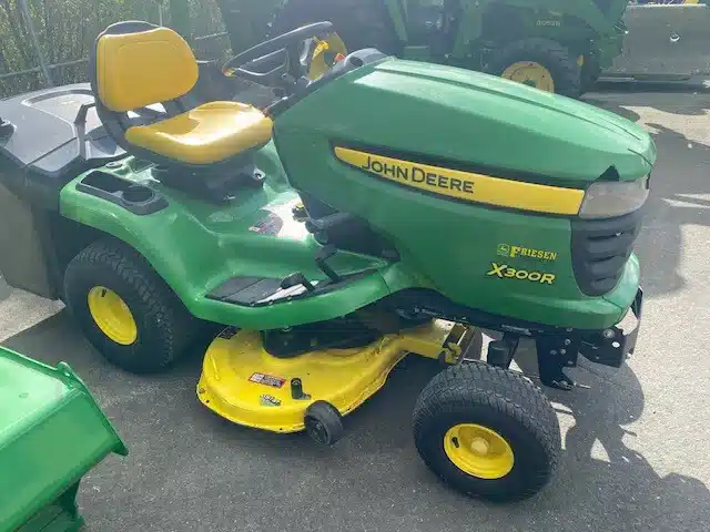 Photo de la Galerie 1 pour 2009 John Deere X300R Tracteur à pelouse