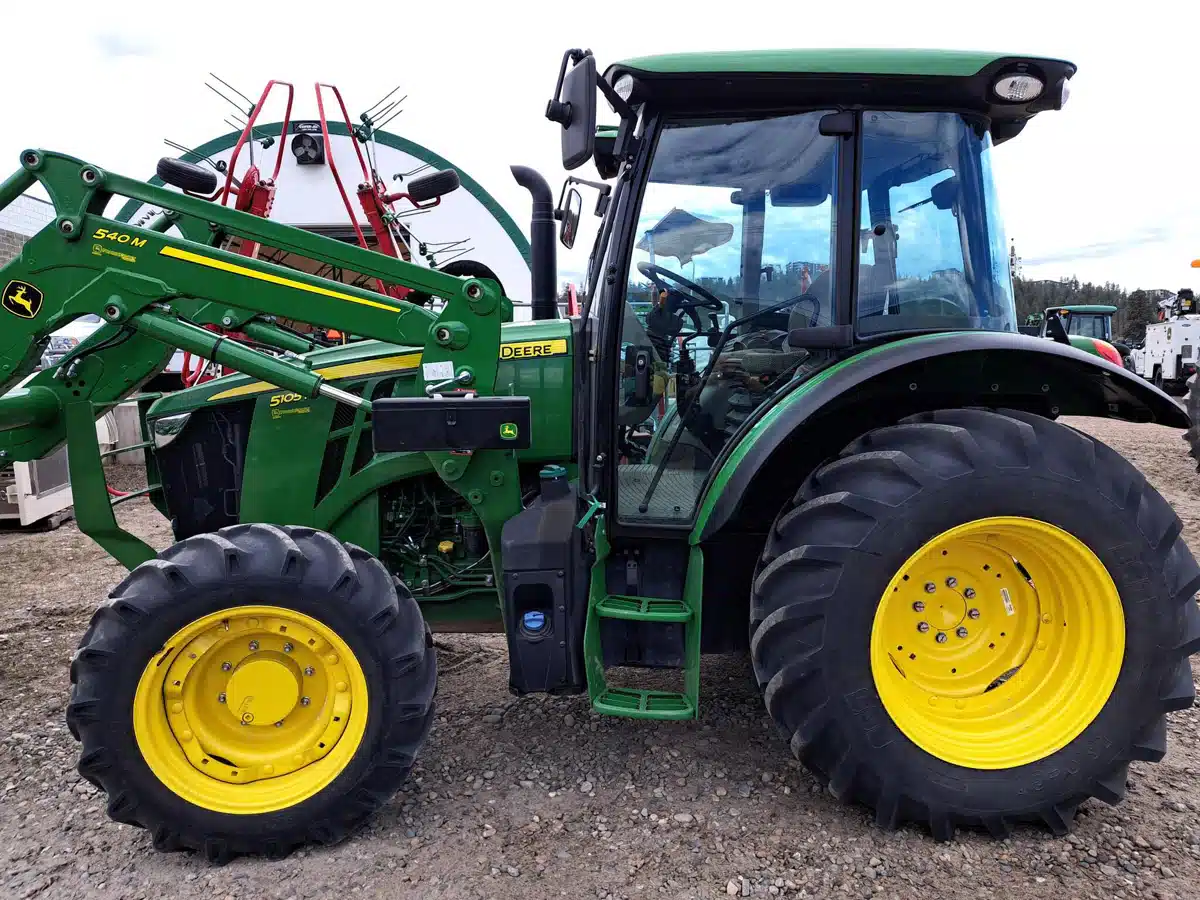 Gallery image 2 for 2024 John Deere 5105M Tractor