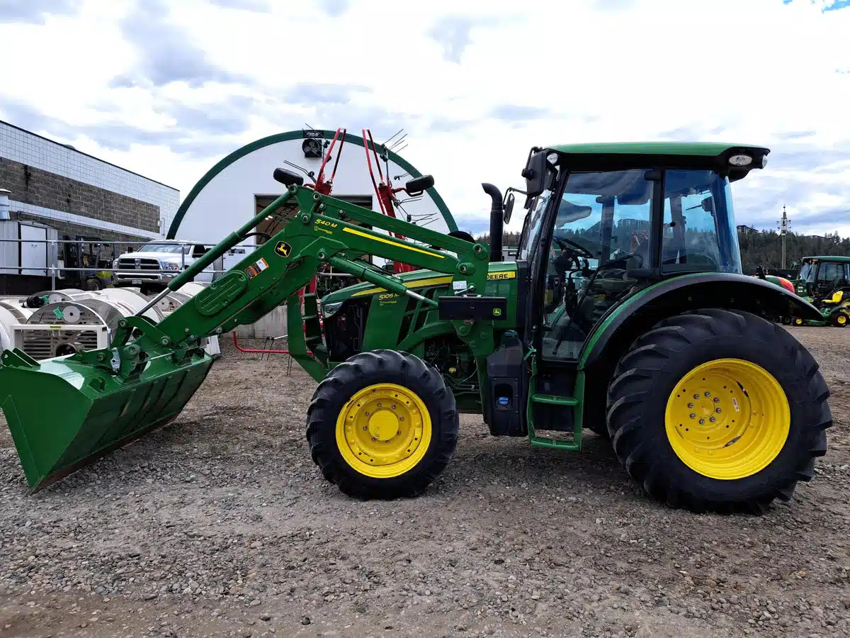 Gallery image 1 for 2024 John Deere 5105M Tractor