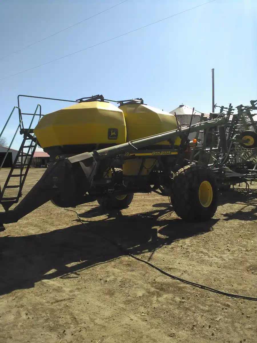 Gallery image 2 for 2002 John Deere 1900 Air Cart
