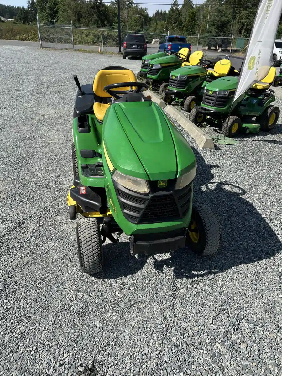 Photo de la Galerie 2 pour 2016 John Deere X350R Tracteur à pelouse