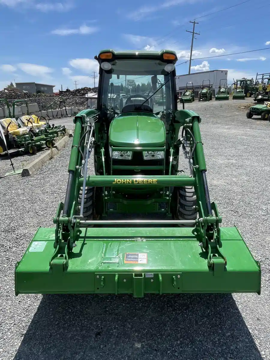 Gallery image 2 for 2022 John Deere 3033R Tractor
