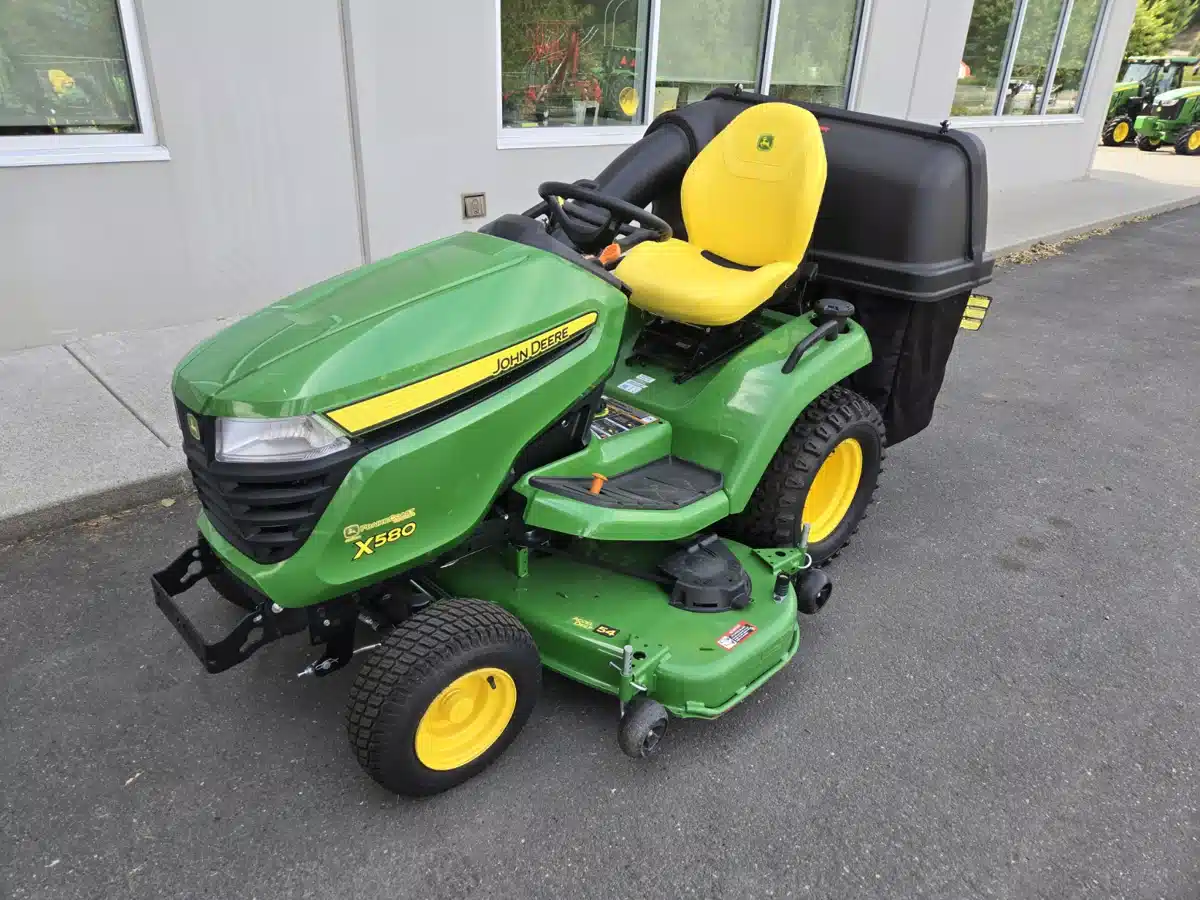 Gallery image 2 for 2025 John Deere X580 Lawn Tractor