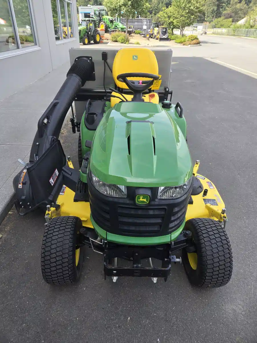 Gallery image 2 for 2022 John Deere X750 Lawn Tractor
