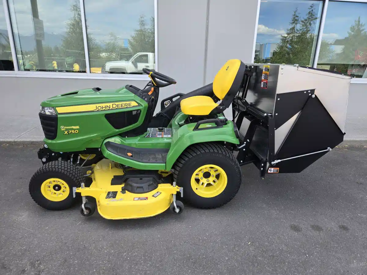Gallery image 1 for 2022 John Deere X750 Lawn Tractor