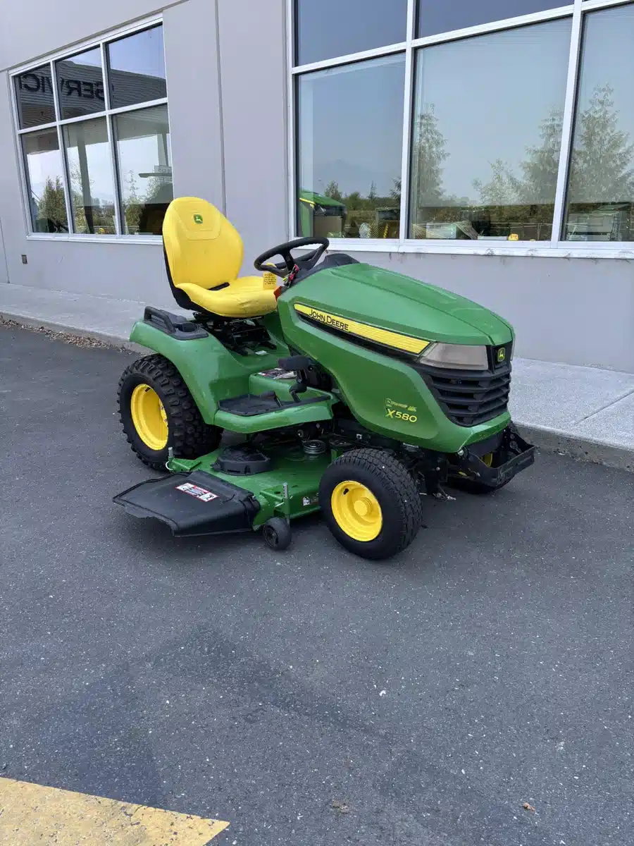 Photo de la Galerie 1 pour 2025 John Deere X580 Tracteur à pelouse
