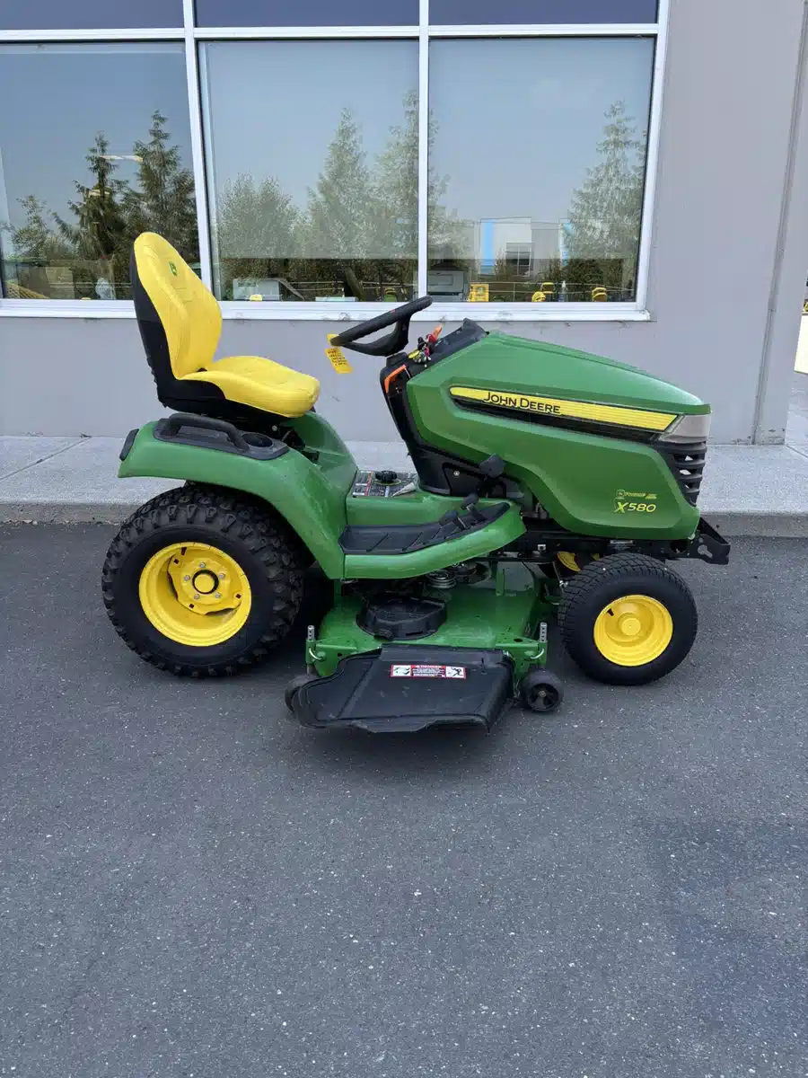 Photo de la Galerie 2 pour 2025 John Deere X580 Tracteur à pelouse