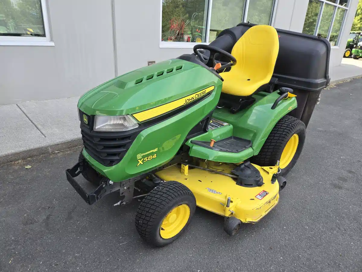 Gallery image 2 for 2019 John Deere X584 Lawn Tractor