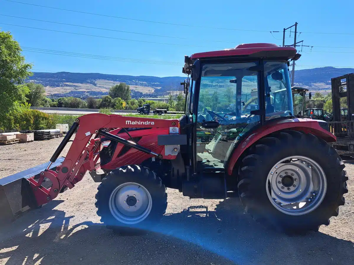 Photo de la Galerie 1 pour 2021 Mahindra 2670 Tracteur