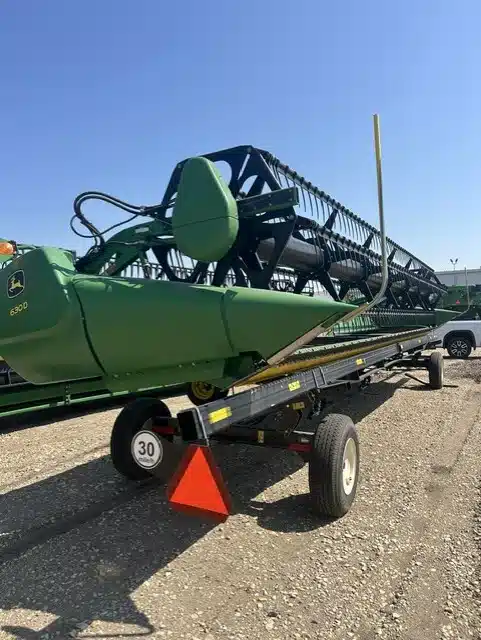 Gallery image 2 for 2014 John Deere 630D Header - Draper